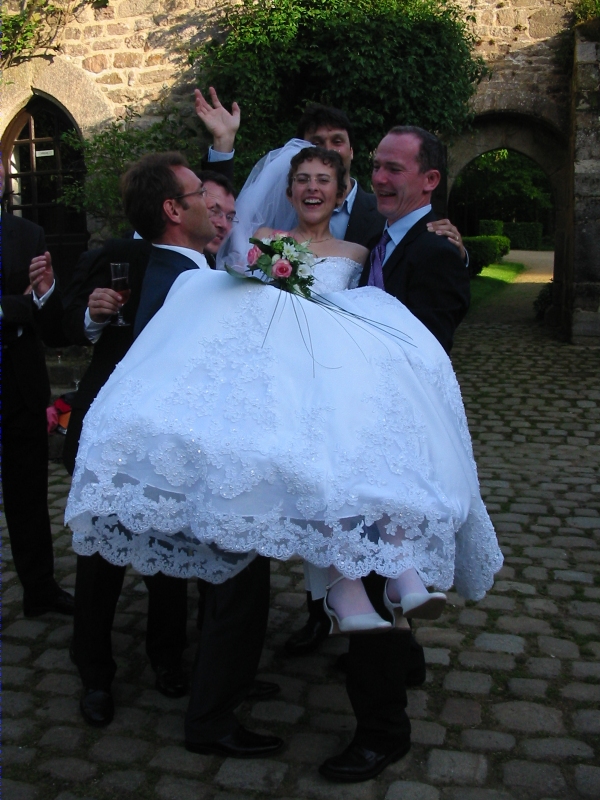 Karine port&eacute;e par les invit&eacute;s