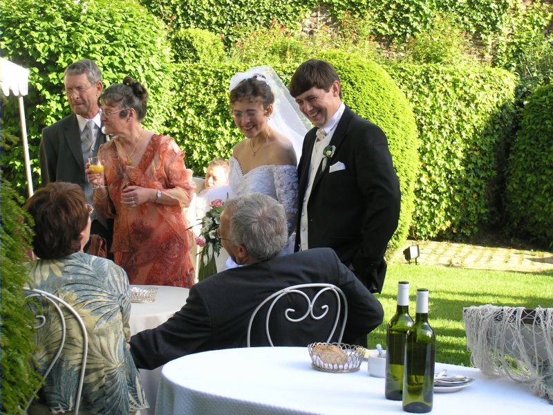 Les mari&eacute;s et les parents de Karine