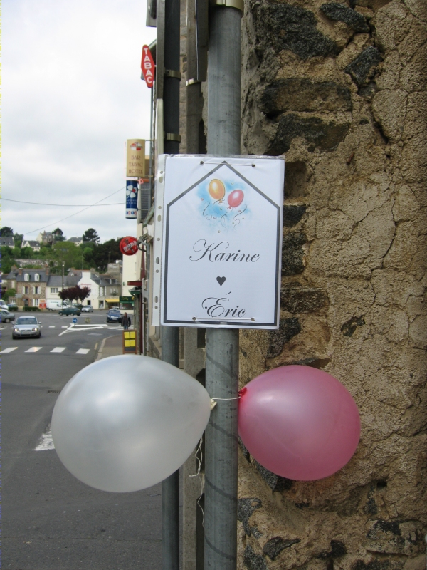 Panneaux de direction vers le Manoir