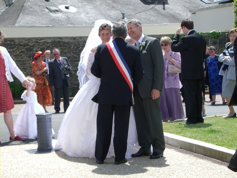 Le maire accueille Karine et son papa