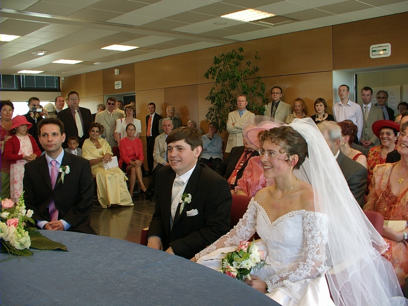 Les mari&eacute;s &agrave; la mairie