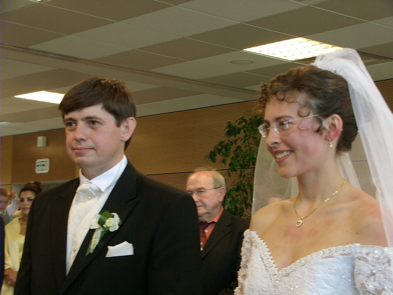 Les mari&eacute;s &agrave; la mairie