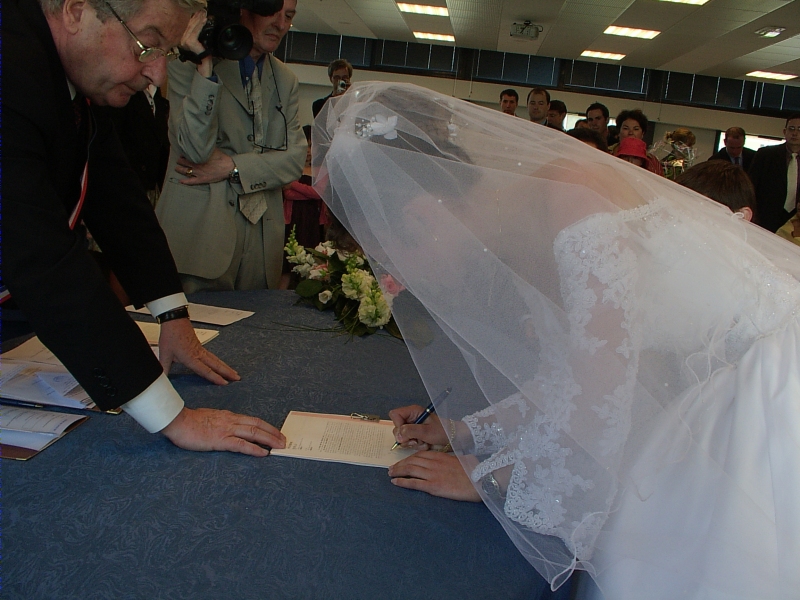 Signature de la mari&eacute;e