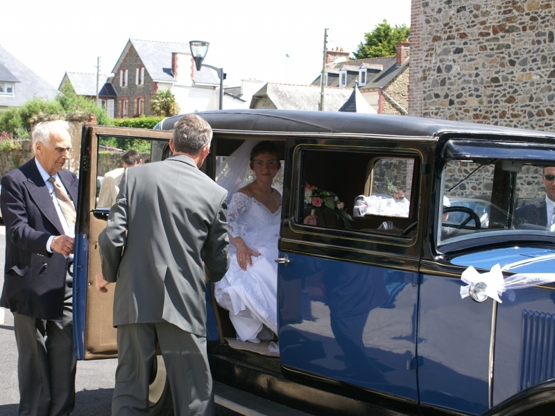 Karine dans la voiture &agrave; la mairie