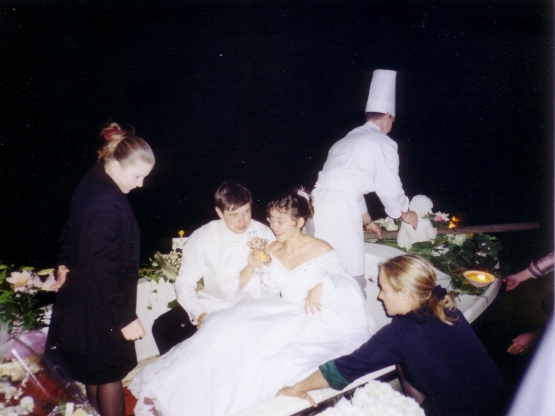 Les mari&eacute;s en barque